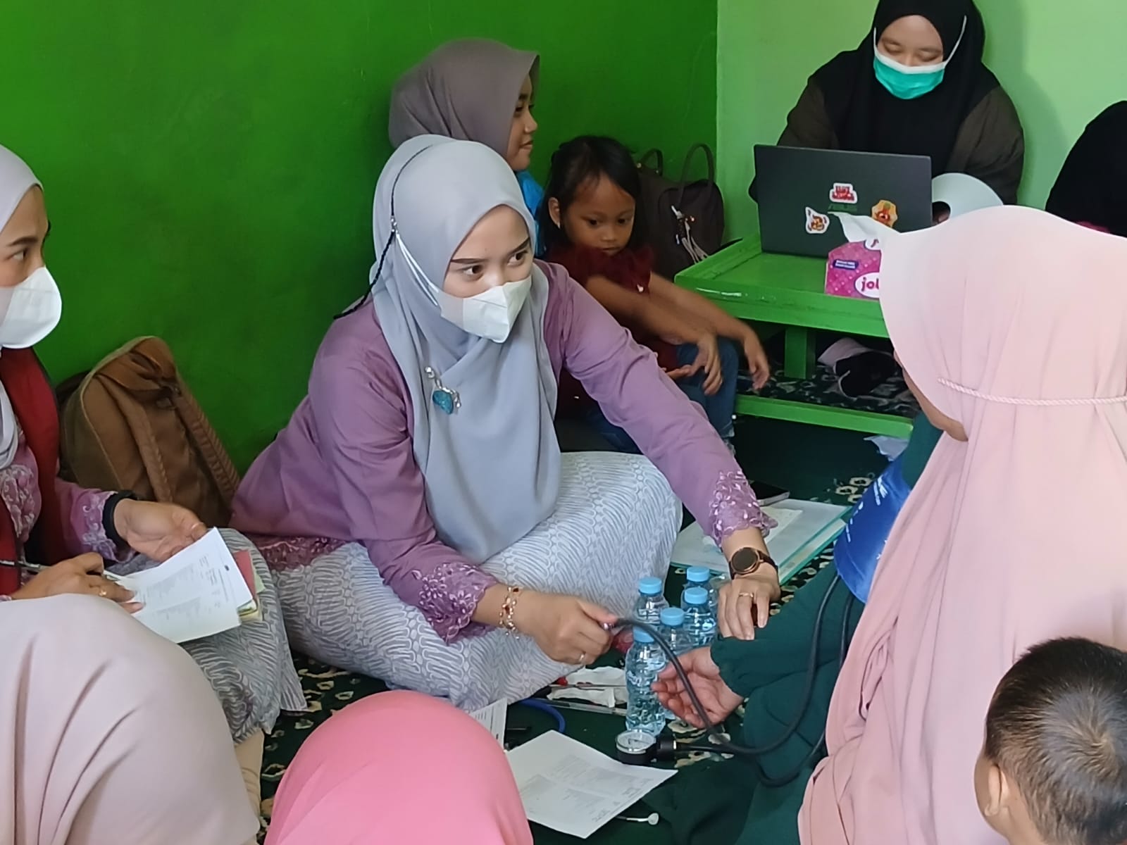 43 Warga Ikuti Cek Kesehatan Gratis di Saung Cahaya Desa Cilembu